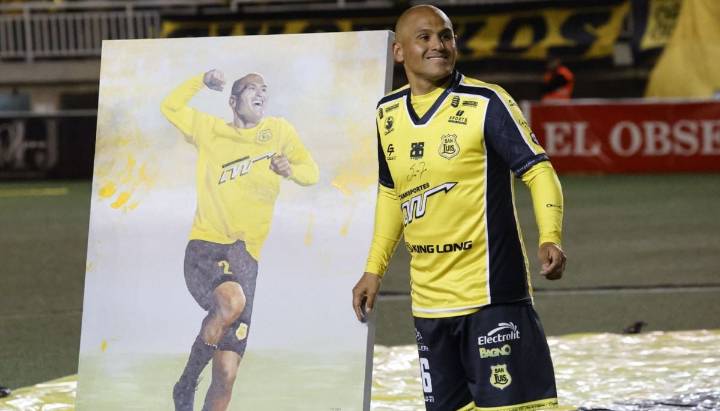 Humberto Suazo se retiró del fútbol: "Me voy muy orgulloso y satisfecho por lo que voy logrando"