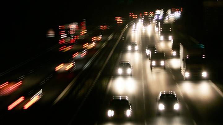 UK to push for global ban on dazzling car headlights
