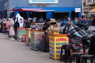 Bolivianos se preparan para el balotaje en medio de la frustración por la peor crisis en décadas
