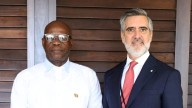 Escándalo con funcionarios que viajaron a un paraíso fiscal en el Caribe: miles de dólares en gastos