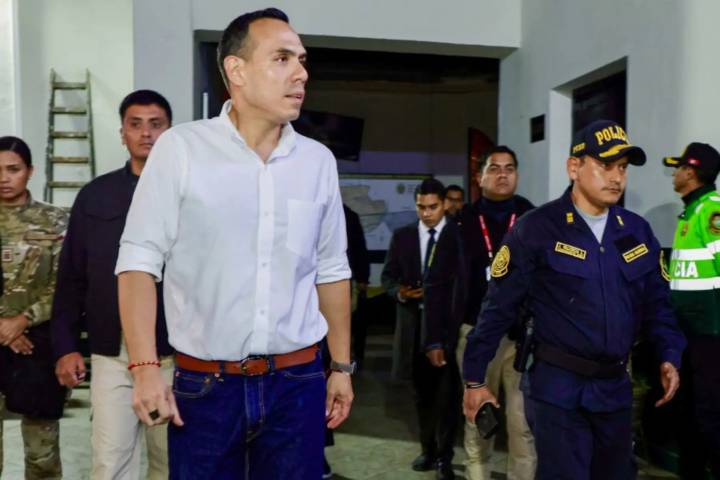 Presidente Jerí inspecciona comisarías y plantea medidas para reforzar seguridad ciudadana