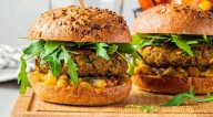 El Parlamento Europeo da un golpe a la gastronomía: ¡elimina el término «hamburguesa vegana»!