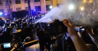Los Mossos rocian con gas pimienta los manifestantes
