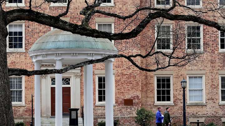 Ante altos costos, jóvenes de EEUU dudan si vale la pena ir a la universidad