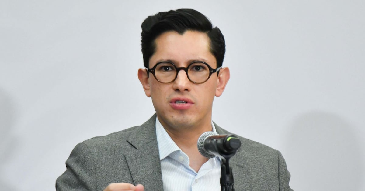Sheinbaum ‘mueve fichas’ en la SRE antes de negociar el T-MEC: Nombra a Roberto Velasco como subsecretario