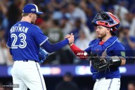 Azulejos y Cerveceros reparten palizas en inicio de series divisionales