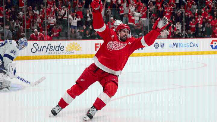 Larkin's OT goal lifts Red Wings past Lightning for 4th straight win 