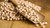 Ver para creer: el truco fácil con el que podrás pelar garbanzos en segundos