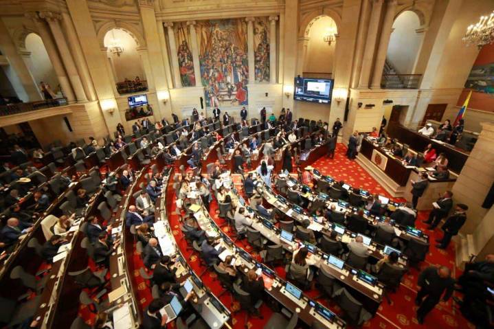 Sueldo de los congresistas en Colombia sube a $52 millones mensuales tras incremento del 7%