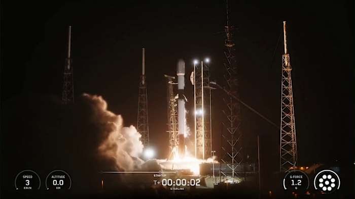 VIDEO: SpaceX launches another batch of internet satellites from Florida coast