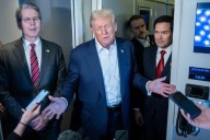 Trump dice que le “encantaría“ un tercer mandato