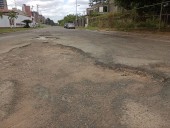 Urgente llamado vecinal para reparar la calle Los Raudales en Puerto...