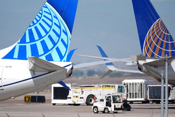 Weather balloon may have cracked United plane's windshield post