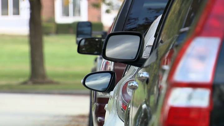 Federal agents attacked by 2 women in Bolingbrook, police say