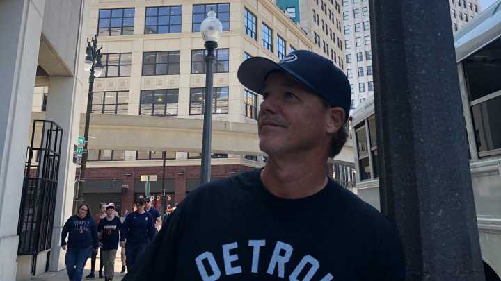Detroit's iconic whale mural artist paints Lions tribute in Clawson