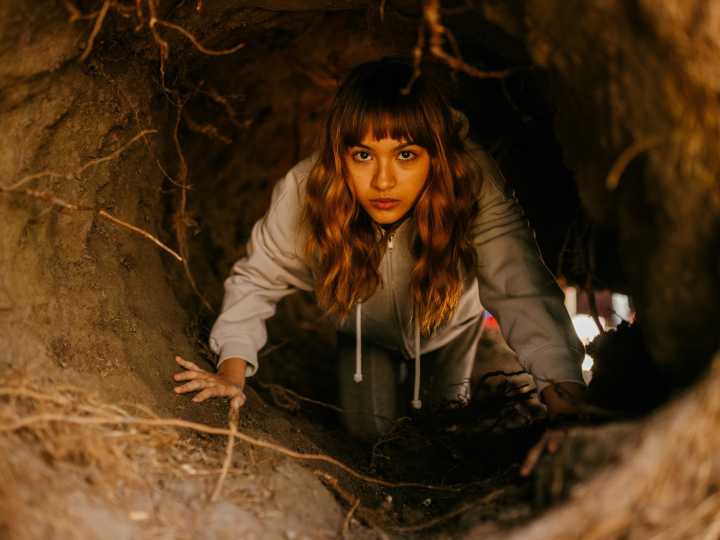 "Cometierra", con acento mexicano: la novela que conquistó a los jóvenes ya es serie