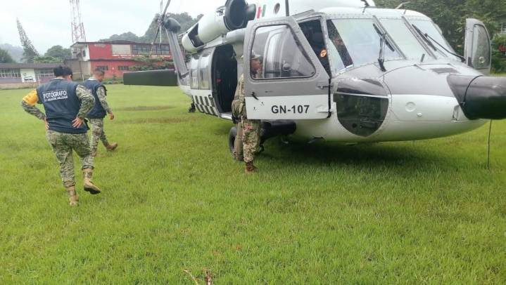 Trasladan a 12 pacientes de 'La Ceiba' tras afectaciones por lluvias; rescatan a recién nacida