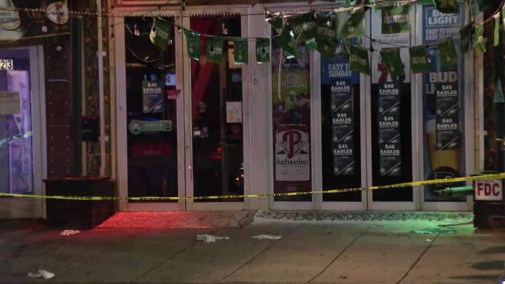 2 stabbed during bar fight with 'intoxicated' patron in Chinatown: police