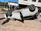 RESISTENCIA:  Tras Cinematográfica Persecución Y Vuelco Detienen A Tres Hombres Que Habían Robado Un Auto