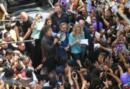 Milei apuntó al kirchnerismo en Santiago: “Mientras la líder de ellos anda en tobillera, a nosotros nos respetan en el mundo”