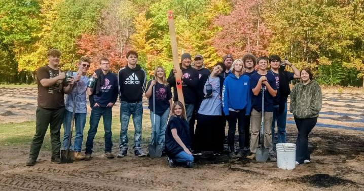 Students building gateway to beauty at the Peony Farm