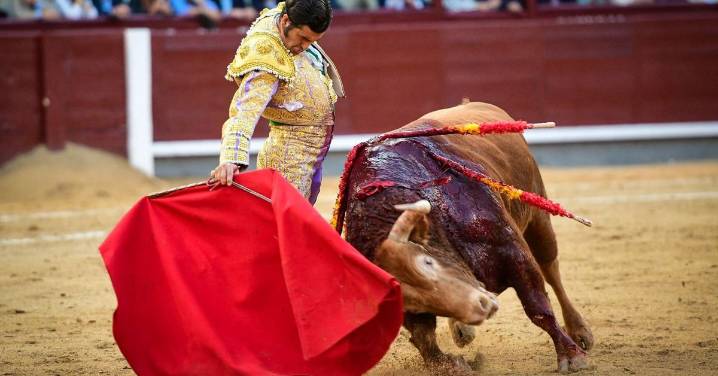 Morante de la Puebla se corta la coleta por sorpresa en Las Ventas en el Día de la Hispanidad