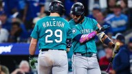 Mariners shut down Blue Jays' bats to steal Game 1 of ALCS