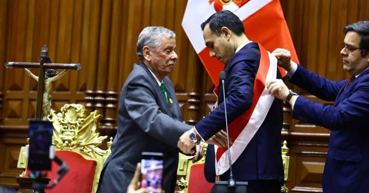 José Enrique Jerí asume la presidencia del Perú y pide perdón al pueblo