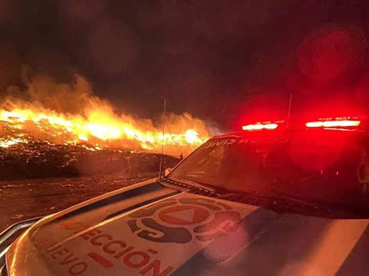 Alarma aparatoso incendio en planta de desechos, en NL