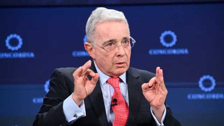 Tribunal Superior de Bogotá absuelve a Álvaro Uribe Vélez por soborno y fraude procesal
