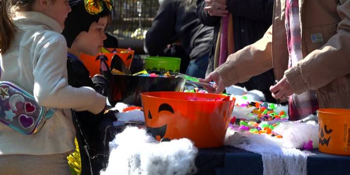 Families enjoy Halloween fun at Mill Mountain Zoo’s “Zoo Boo”