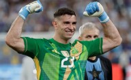 Dibu Martínez no jugó en el Aston Villa por una lesión y encendió las alarmas