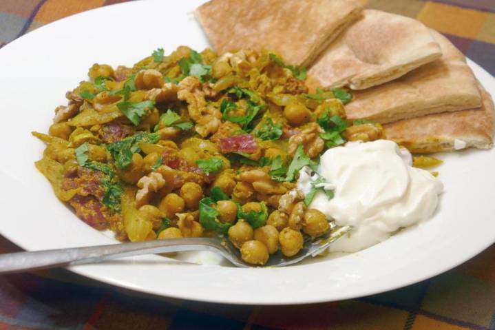 Quick Fix: Chickpea Curry and Walnuts