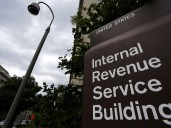 Cambiarán las escalas tributarias o 'tax brackets' del IRS para 2026: cómo son los porcentajes para pagar