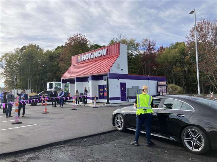 Hot ‘n Now is back: Fans line up to try nostalgic burger at new Michigan location