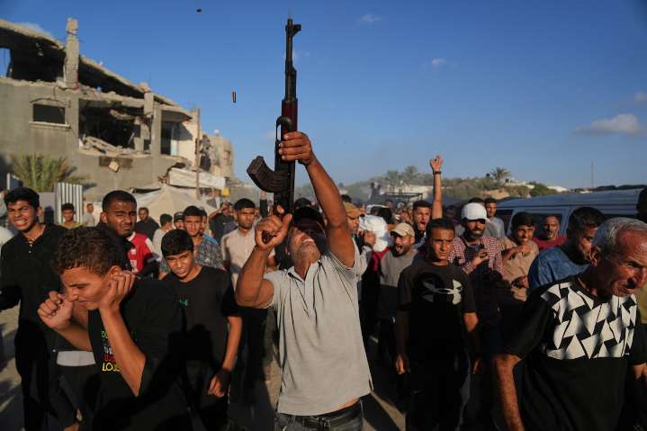Israel halts aid into Gaza as fighting breaks out, threatening ceasefire with Hamas