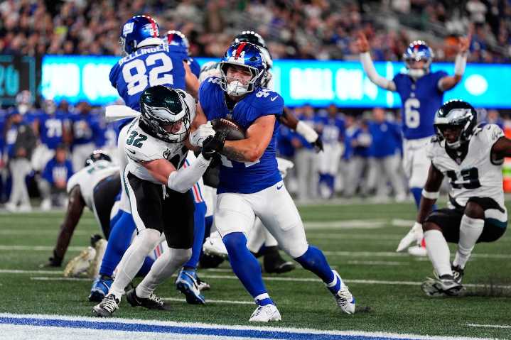 Giants vs. Eagles predictions and player projections: Hurts, Barkley lead Philly in NFL Week 8
