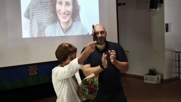 Nieves de Millarado recoge con emoción el Premio Servanda de Santa Eulalia de Oscos: "Somos todas ganadoras"