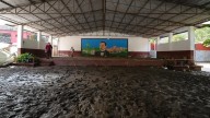 Suman 979 escuelas atendidas tras inundaciones; faltan 372
