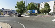 Una mujer atropella a dos peatones al perder el control del freno de mano frente al Hospital de Ourense