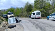 Milagro en la Ruta 40: un transformador cayó de un Camión y golpeó a una Combi