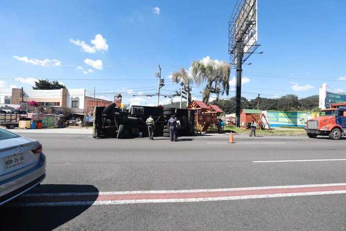 Choque múltiple paraliza la circulación en la carretera México
