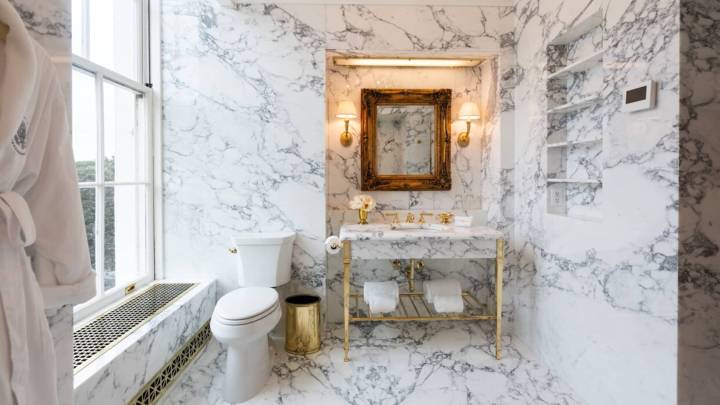 Trump touts Lincoln Bathroom remodel during shutdown