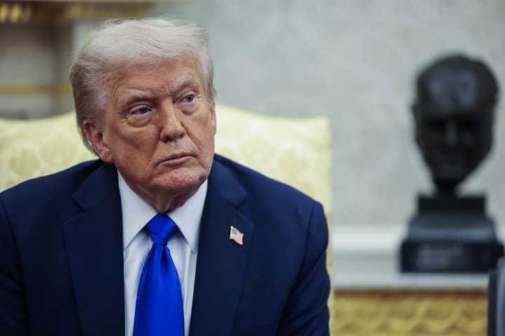 Trump pide cárcel para alcalde de Chicago y gobernador de Illinois por "no proteger a ICE"