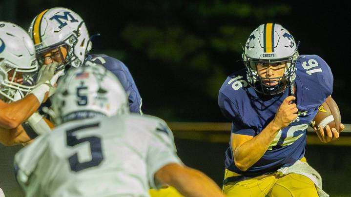 Anthony DiNello's late touchdown lifts Massapequa over Oceanside in Nassau I football