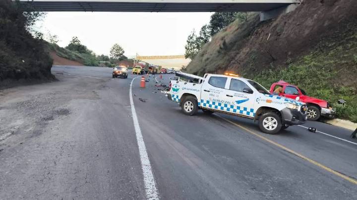Chocan auto y moto sobre la Morelia
