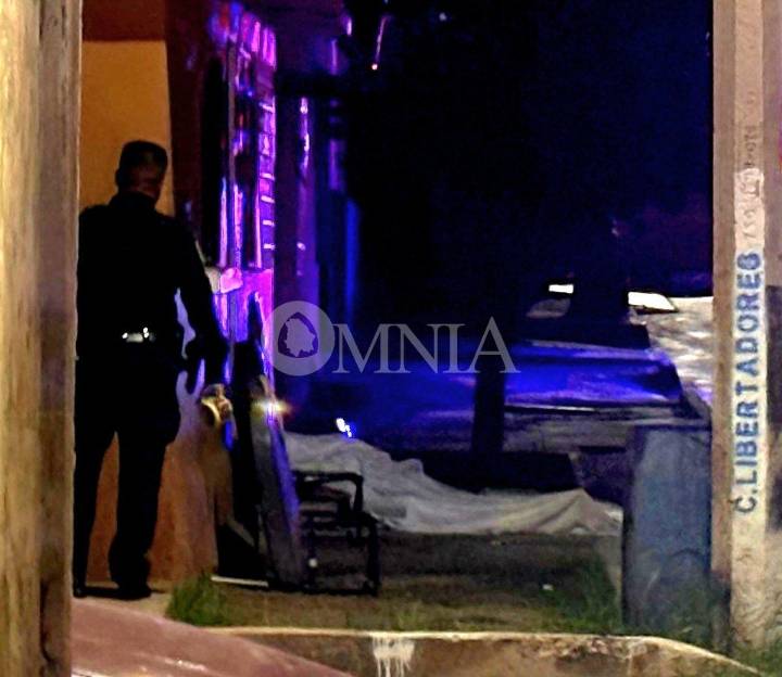 Ejecutan a hombre en la puerta de su casa en la colonia La Villa