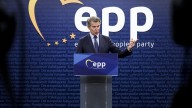 Feijóo pide a Azcón que busque “lo mejor” para Aragón y deja en sus manos convocar elecciones