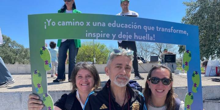 Cómo fue la caminata de los docentes a orillas del río para volver al aula con ideas