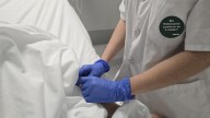 Se aplazan tratamientos oncológicos en el Hospital Costa del Sol de Marbella por la falta de personal
